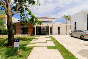 Exterior - Charming 3-bedroom villa in wonderful Ocean Village with Pool & BBQ (Sosúa - Caberete)
