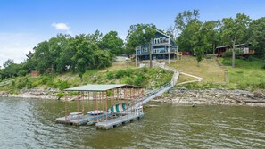 Exterior - Driftwood Lodge: Boat Dock, Game Room & Lake Views (Fairland)