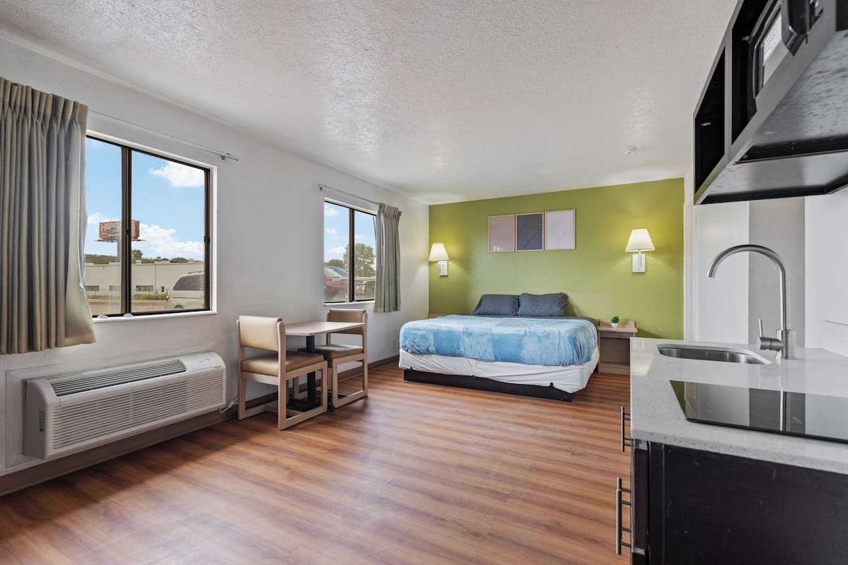 Studio, 1 King Bed, Non Smoking, Kitchenette | Free WiFi