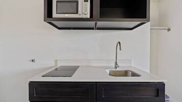 Refrigerador con congelador y microondas