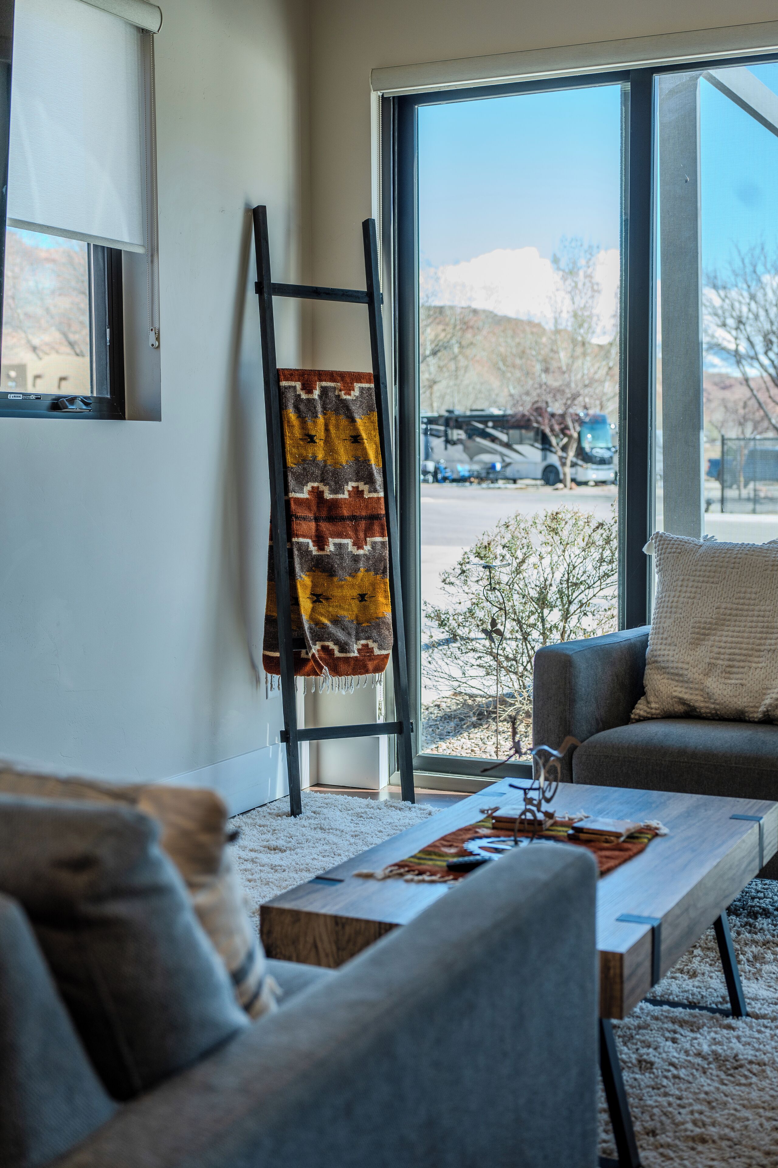 Deluxe House, Desert View | Living room