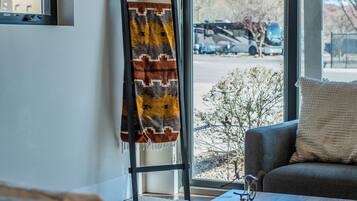 Deluxe House, Desert View | Living room