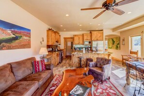 Luxury House, Desert view | Living room