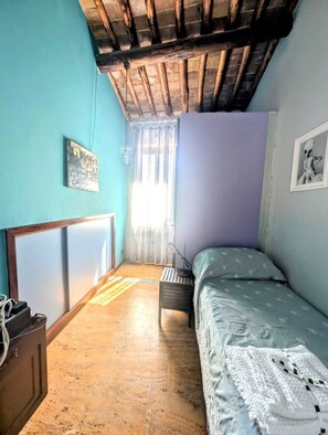 2 dormitorios, tabla de planchar con plancha, wifi y ropa de cama