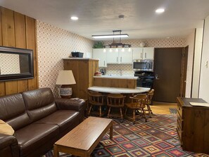 Televisión y chimenea