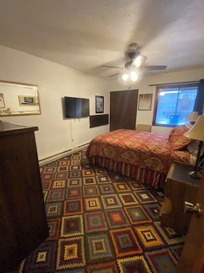 1 chambre, fer et planche à repasser, Wi-Fi, draps fournis