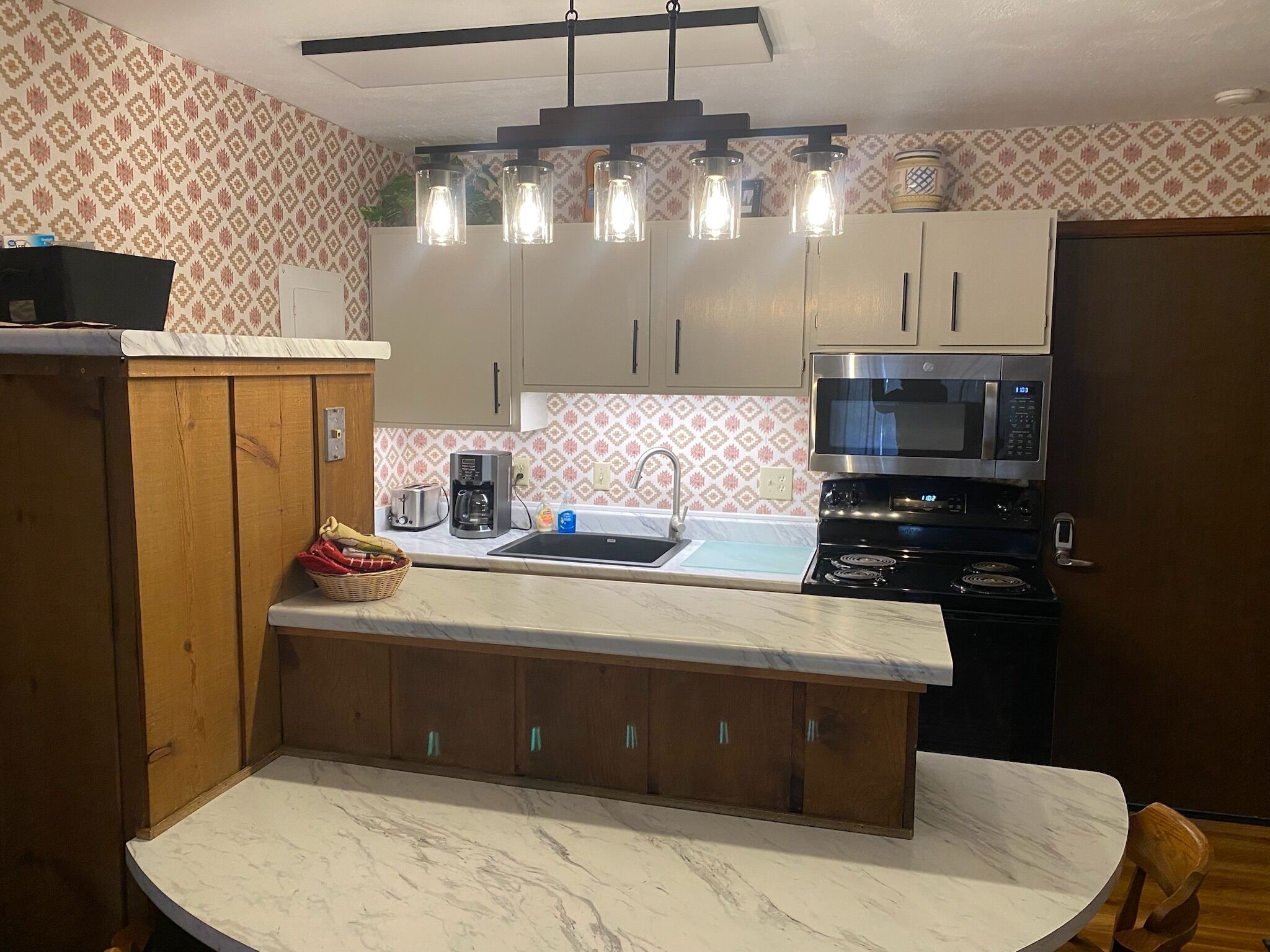 冰箱、微波炉、烤箱、炉灶