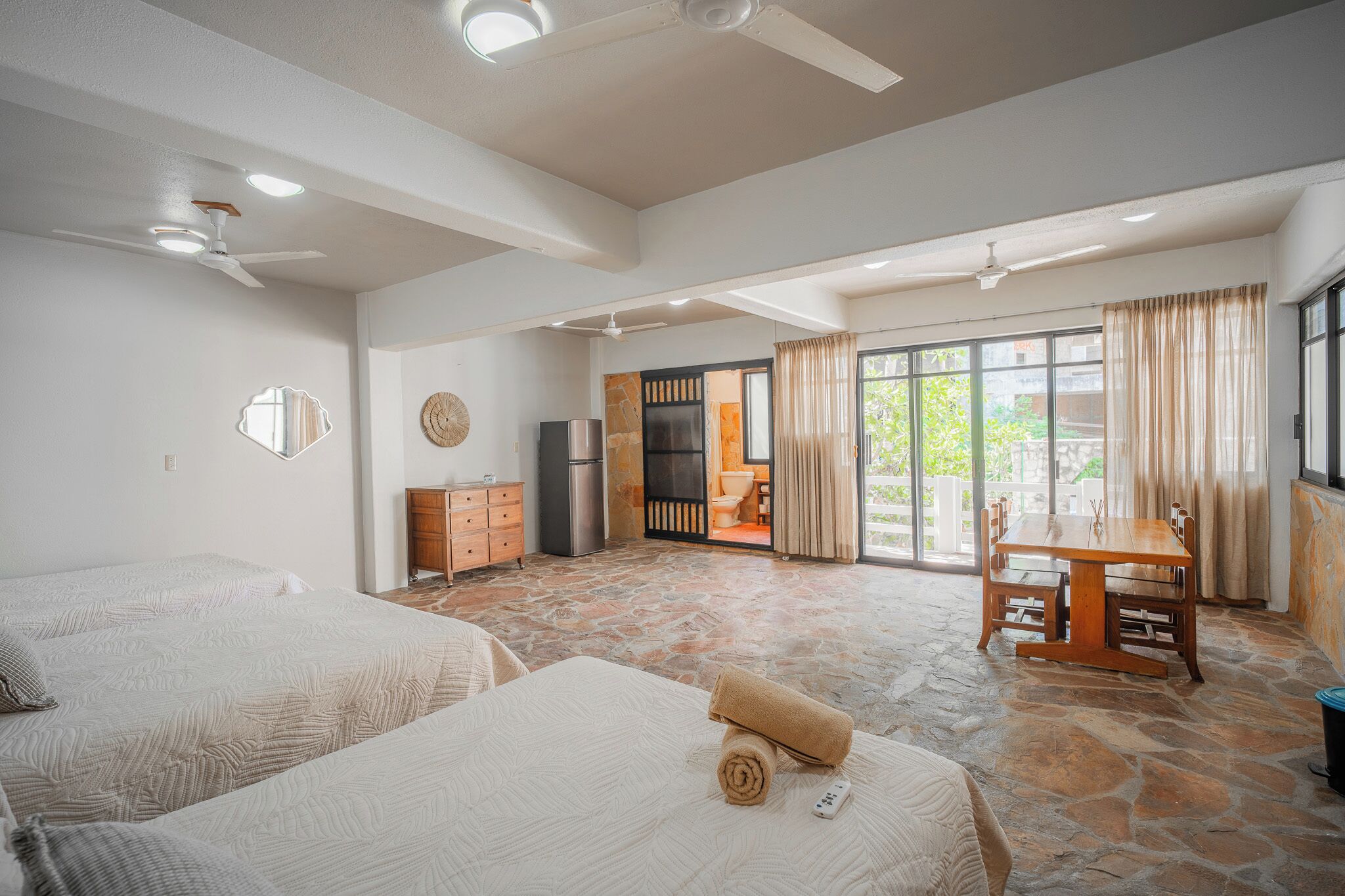 واي فاي مجانًا وملاءات أسرّة