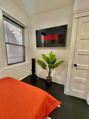 1 habitación, tabla de planchar con plancha, wifi y ropa de cama