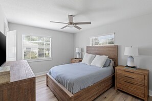 3 bedrooms, iron/ironing board, Internet, bed sheets