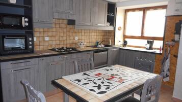 Micro-ondes, four, plaque de cuisson, lave-vaisselle