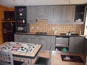 Mikroaaltouuni, uuni, liesi, astianpesukone