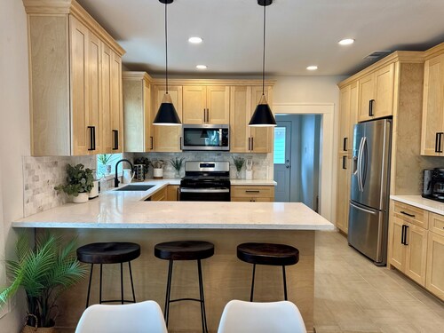 Downtown Houston Gem for Families: Pet-Friendly w/ Yard & Space