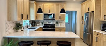 Downtown Houston Gem for Families: Pet-Friendly w/ Yard & Space