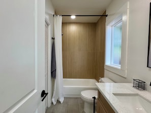 Shower, hair dryer, towels, soap - Downtown Houston Gem for Families: Pet-Friendly w/ Yard & Space (Houston)
