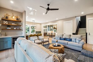 Smart TV - Luxury 5BR with pool | 2 minute walk to Beach | Beach Please (Isle of Palms)