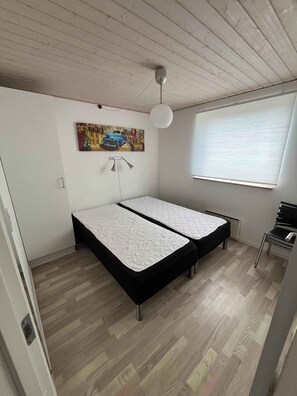 4 chambres, fer et planche à repasser, accès au Wi-Fi (inclus)