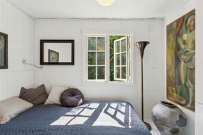 3 bedrooms, iron/ironing board, free WiFi, wheelchair access