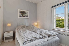 3 bedrooms, free WiFi - Charming cottage close to the beach (Glesborg)