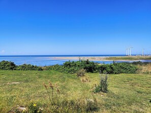 Beach - Charming cottage close to the beach (Glesborg)