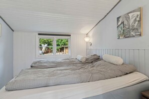 3 bedrooms, free WiFi - Charming cottage close to the beach (Glesborg)