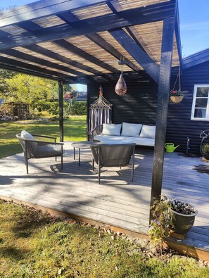 Terrace/patio - Charming cottage close to the beach (Glesborg)