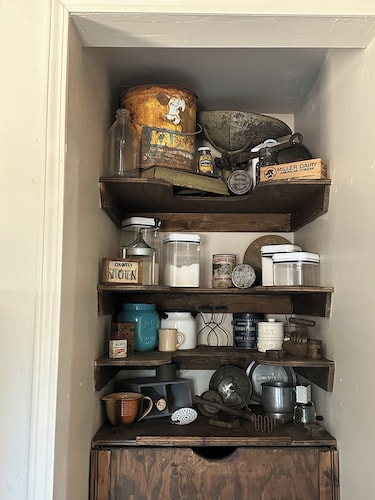 3 bedroom/2 bath, two story rock house is ready to accodomate you and your crew!