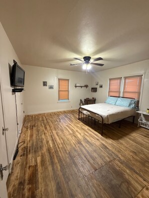 3 bedrooms, bed sheets