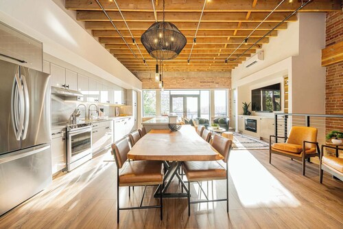 Historic Elegance with Balcony Downtown View