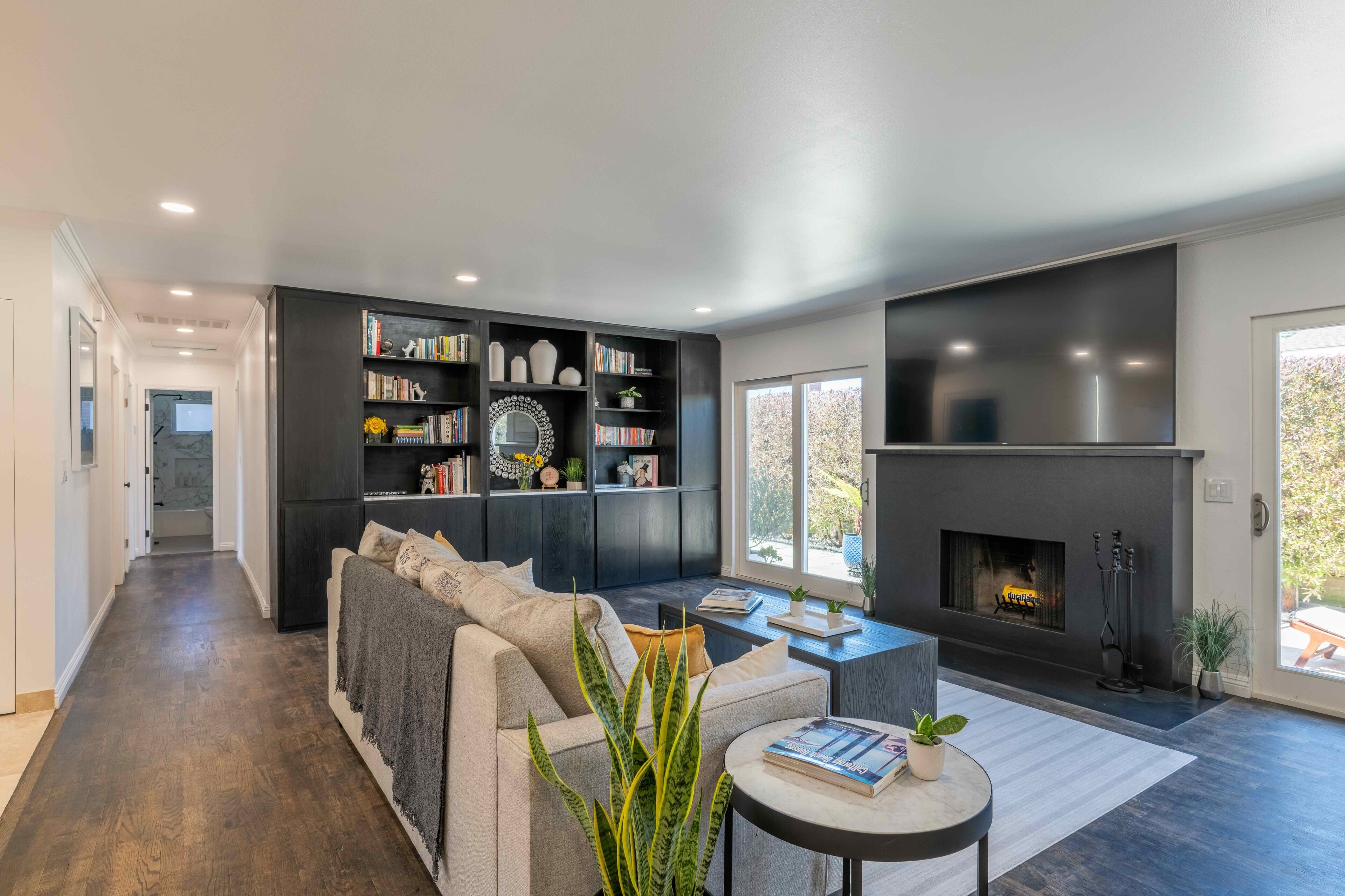 Smart-TV, peis, bøker og printere