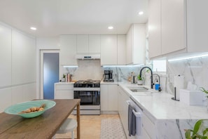 Frigorífic, forn, placa de cuina i rentaplats