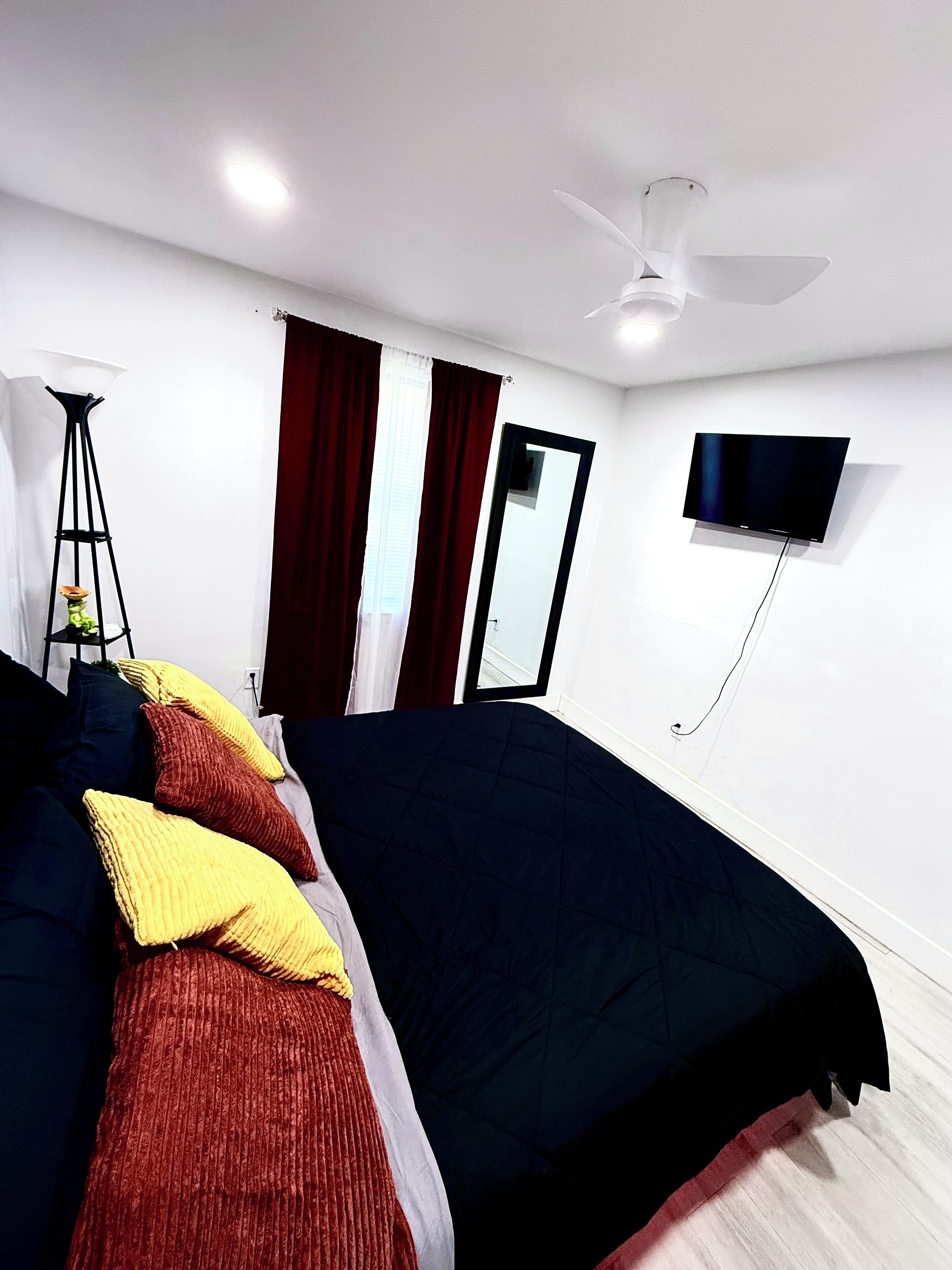 3 chambres, coffres-forts dans les chambres, fer et planche à repasser