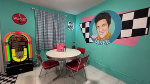 Dining - Stay Like a Rockstar! Houston’s most unique property!  (Houston)