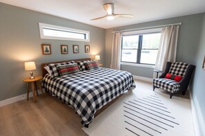 8 bedrooms, desk, WiFi