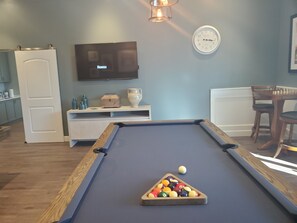 Games room - A bright Floridian-style home with luxury amenities and multiple beach accesses. (Naples)