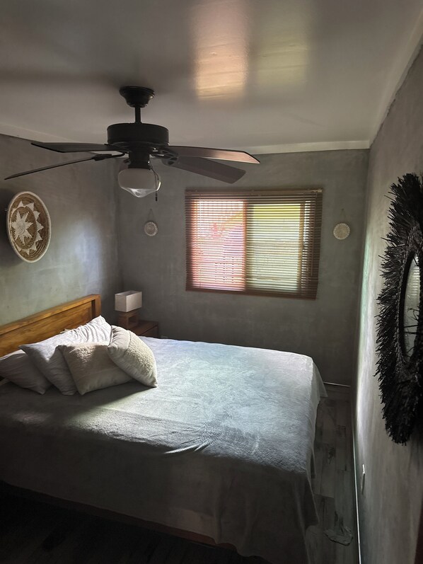 5 habitaciones, tabla de planchar con plancha y wifi gratis