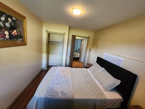 2 slaapkamers, een bureau, wifi, beddengoed