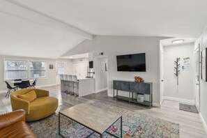 Televisie en een open haard