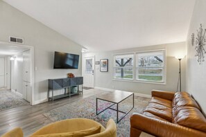 Televisie en een open haard