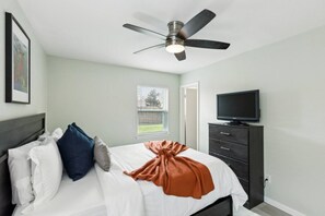 3 bedrooms, iron/ironing board, WiFi, bed sheets