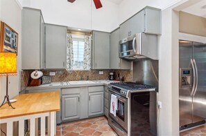 Frigorífic, microones, forn i placa de cuina 