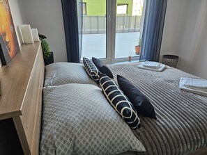 Iron/ironing board, free WiFi, bed sheets