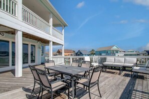 屋外ダイニングエリア