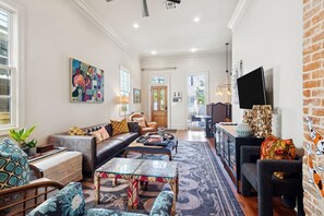 TV, stereo - Marigny Sugar Magnolia - Walk to French Quarter! (New Orleans)