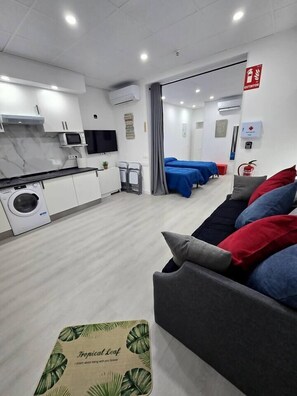 1 chambre, fer et planche à repasser, Wi-Fi, draps fournis