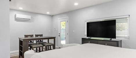 1 室のベッドルーム、アイロン / アイロン台、WiFi、ベッドシーツ