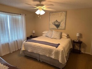 3 habitaciones, tabla de planchar con plancha, wifi y ropa de cama 