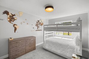 4 bedrooms, desk, iron/ironing board, travel cot