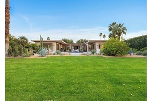 Exterior - Mid-Century Luxury Retreat in Avondale Golf Club – Your Fall & Winter Getaway! (Palm Desert)