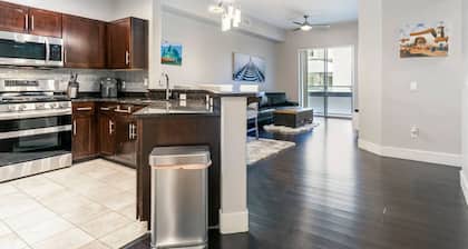 Free Heated Pool + Gym in Tempe Town Lake